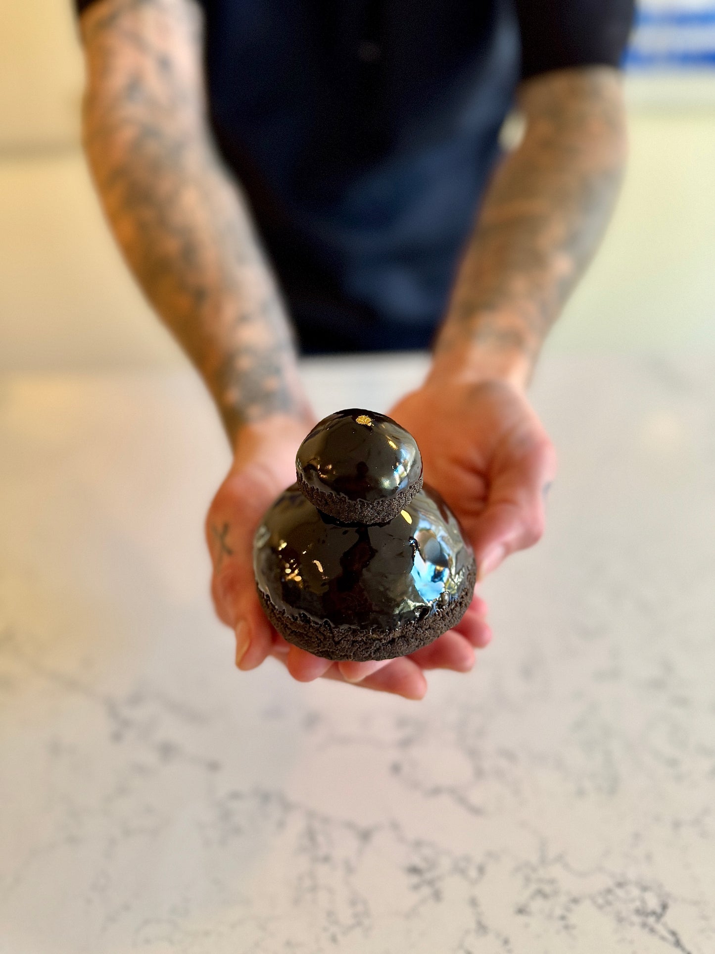 Chou chocolat, toffee, amande