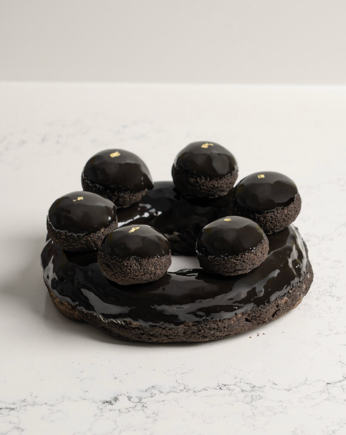 Chou chocolat, toffee, amande