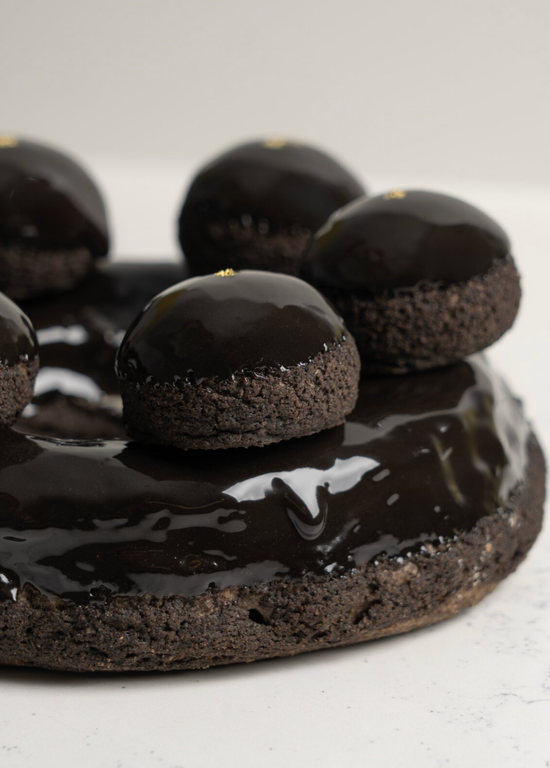 Chou chocolat, toffee, amande